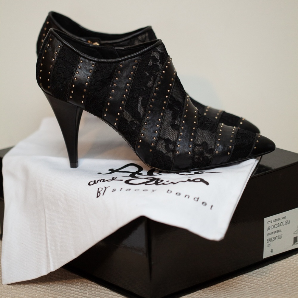 NWT Alice + Olivia Calissa Black Booties in 41